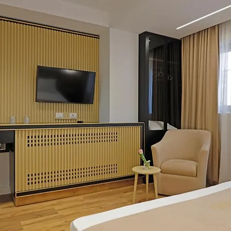 Hotel Tirana 4*
